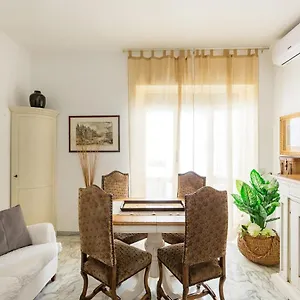 https://casa-sabella.lecce-hotels.com