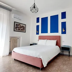https://2-santi-suite-and-rooms.lecce-hotels.com
